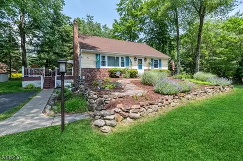 62 Woodland Ave, Allendale, NJ 07401