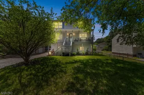 7 Roosevelt St, Pequannock Twp, NJ 07440