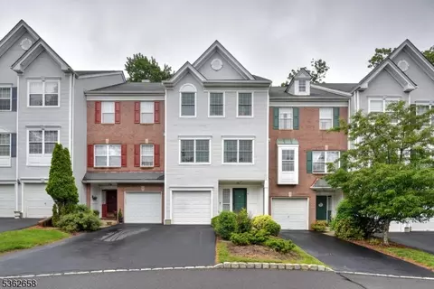 8 Clark Ct, Basking Ridge, NJ 07920