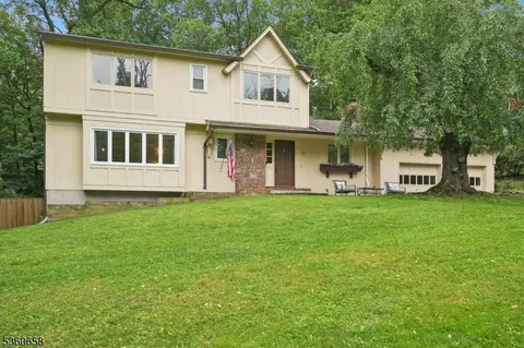 31 Spring Ln, Washington Twp, NJ 07853