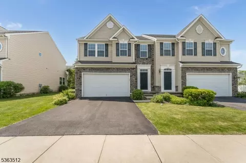 84 Washington Square Cir, Washington, NJ 07882