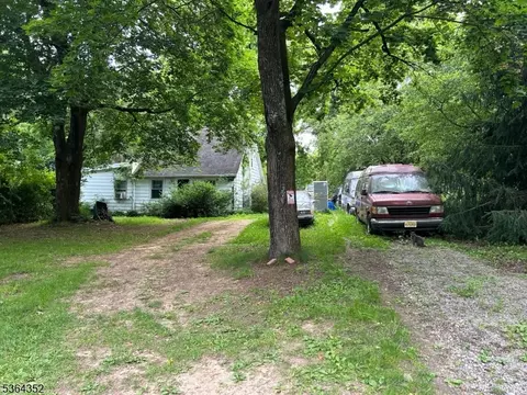 45 Half Way House Rd, Washington, NJ 07882