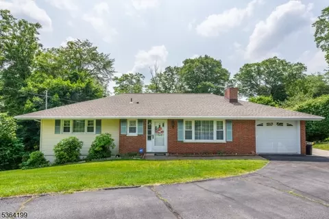 11 Putters Rd, Succasunna, NJ 07876
