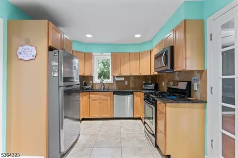 63 School St, Clark, NJ 07066 photo 8