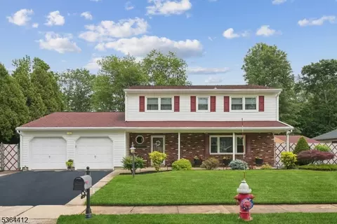 39 Evergreen Ter, Monroe Township, NJ 08831