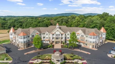 1320 Berry Farm Rd, Whitehouse Station, NJ 08889