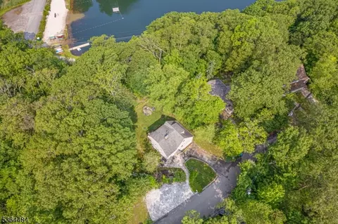 250 Waconia Rd, Highland Lakes, NJ 07422
