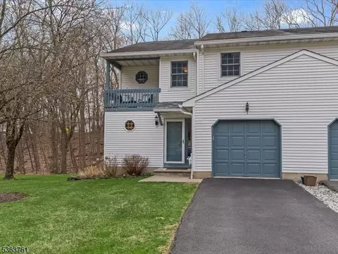 97 Bowfell Ct, Wayne, NJ 07470