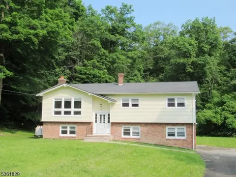 81 Sammis Rd, Sussex, NJ 07461