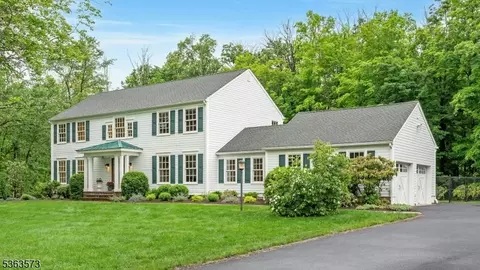 11 Carteret Trl, Basking Ridge, NJ 07920
