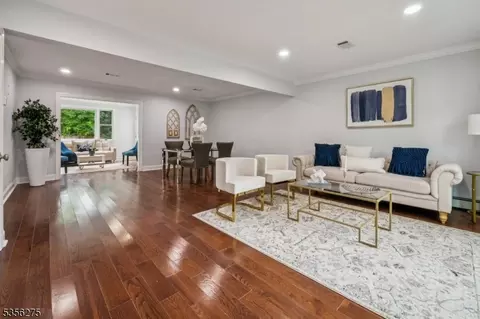 16 Elmwood Dr, Livingston, NJ 07039