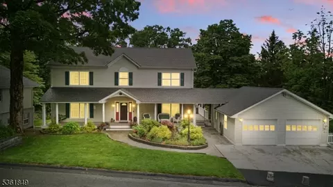 65 Mountainview Ave, Mount Arlington, NJ 07856