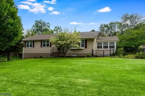 1 Woodcrest Rd, Hanover, NJ 07981