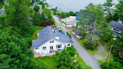 31 Somerville Rd, Hewitt, NJ 07421