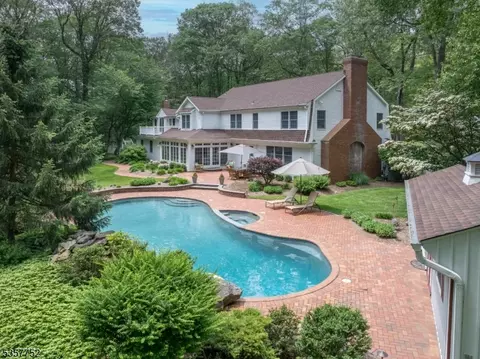 5 Bartles Rd, Lebanon, NJ 08833