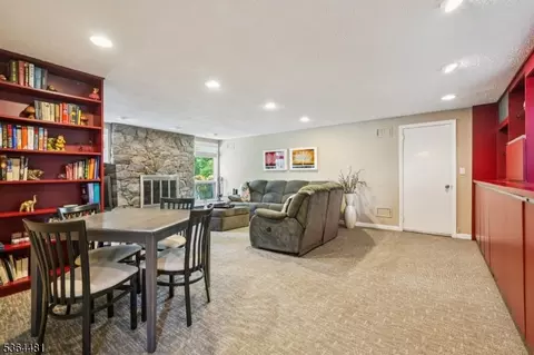 40 Braemar Dr, Wayne, NJ 07470 photo 8