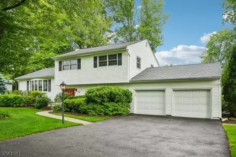 40 Braemar Dr, Wayne, NJ 07470 photo 2