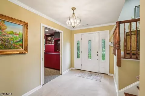 40 Braemar Dr, Wayne, NJ 07470 photo 4