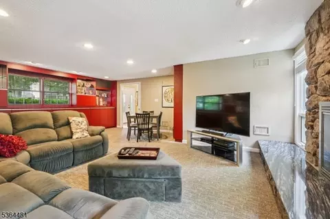 40 Braemar Dr, Wayne, NJ 07470 photo 7