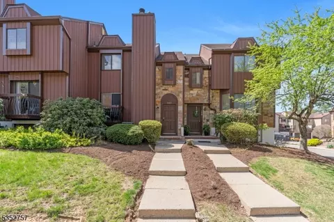 147 Nottingham Sq, Hackettstown, NJ 07840