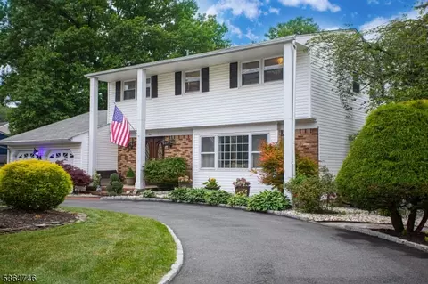 1 Stradford Rd, Parlin, NJ 08859