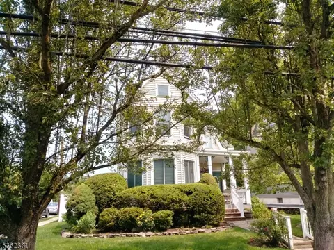 81 Rea Ave, Hawthorne, NJ 07506
