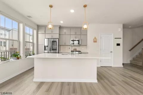 4 Arnold Dr #5302, Wood-ridge Boro, NJ 07075