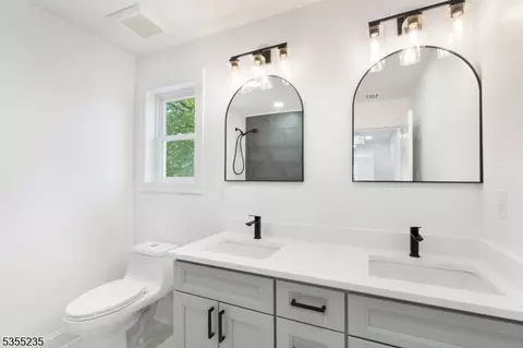 Bath - 400 Grant Ave, Plainfield, NJ 07060 photo 3 of 4