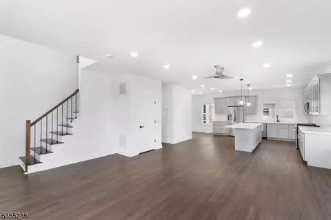 Living - 400 Grant Ave, Plainfield, NJ 07060 photo 2 of 4