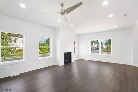 Living - 400 Grant Ave, Plainfield, NJ 07060 photo 3 of 4