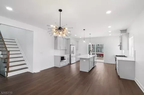 435 W 5th St, Plainfield, NJ 07060 photo 8