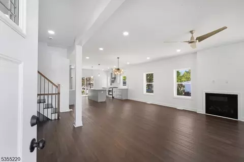 435 W 5th St, Plainfield, NJ 07060 photo 4