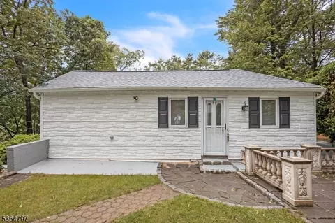 6 Redmans Dr, Oak Ridge, NJ 07438