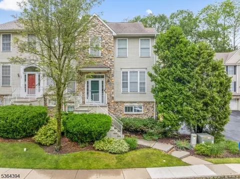 156 Arrowgate Dr, Randolph, NJ 07869