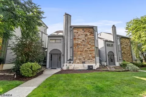 27 Delbarton Ct, Hackettstown, NJ 07840
