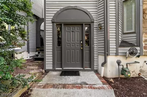 27 Delbarton Ct, Hackettstown, NJ 07840 photo 2