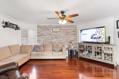 27 Delbarton Ct, Hackettstown, NJ 07840 photo 6