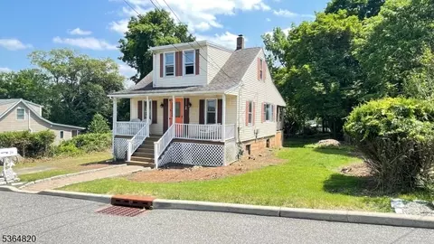 34 School St, North Haledon, NJ 07508