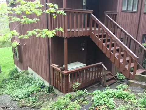 9 Village Way #B5, Vernon, NJ 07462
