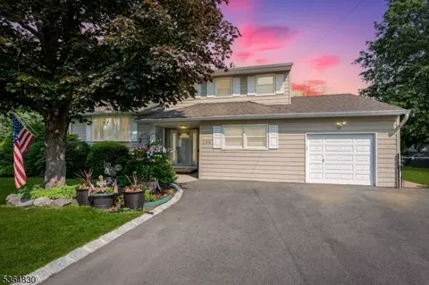 144 Acorn Dr, Clark, NJ 07066