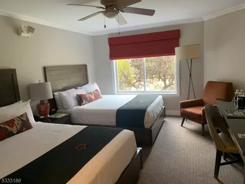 2 Chamonix Dr #425, Vernon, NJ 07462
