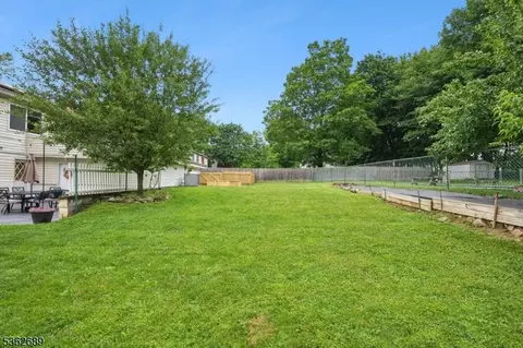 8 Parkview Dr, Hackettstown, NJ 07840 photo 23