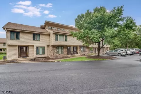312 Cheyenne Rd #312, Lafayette, NJ 07848