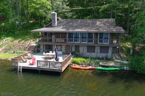 58 E Shore Trl, Sandyston, NJ 07826
