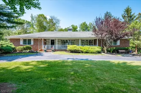 75 Stratford Dr, Colonia, NJ 07067