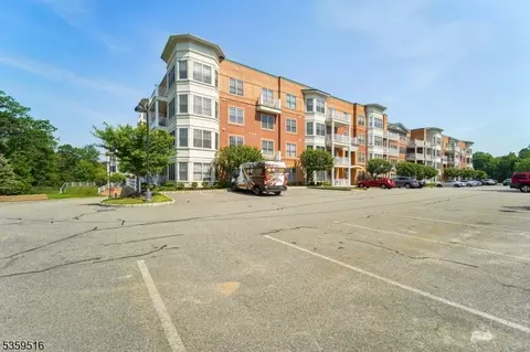 4112 Pointe Gate Dr, Livingston, NJ 07039