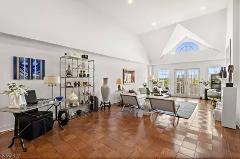 202 Shearwater Ct 51 #51, Jersey City, NJ 07305