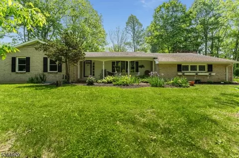25 Old Turnpike Rd, Port Murray, NJ 07865