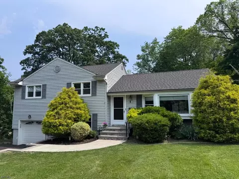 4 Dorrien Rd, Livingston, NJ 07039