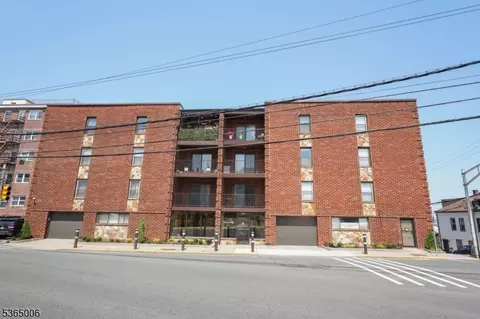 8841 Kennedy Blvd #19, North Bergen, NJ 07047